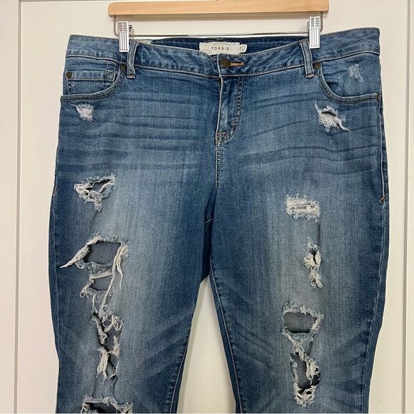 Torrid Jeans Womens Size 18 Blue Ex-Boyfriend Straight Distressed Stretch Denim - Picture 2 of 16